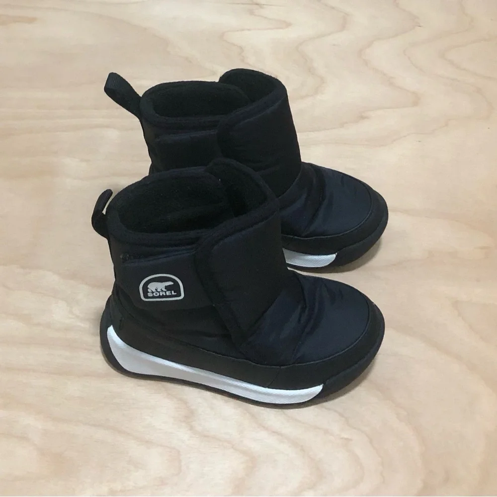 Sorel Kids Black Insulated Snow Boots Waterproof Size 8.